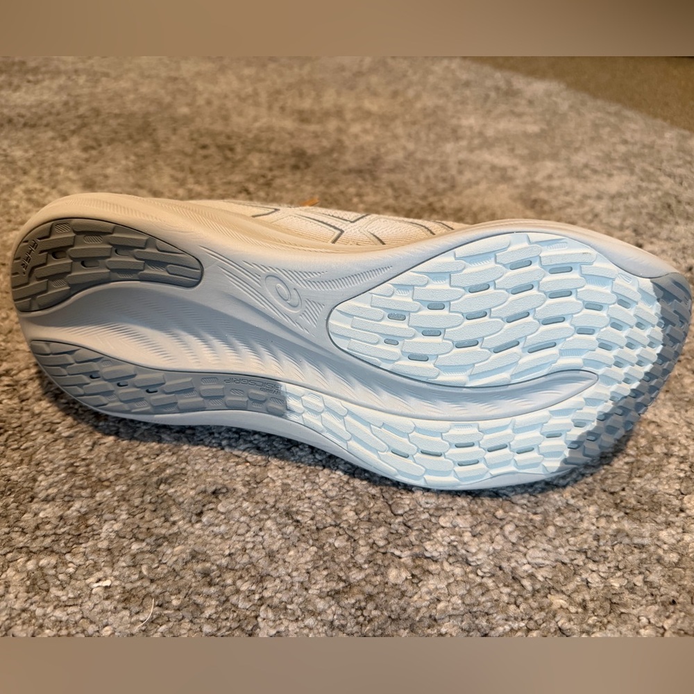 Asics Gel-Nimbus 26 in Concrete Silver - Picture 5 of 6